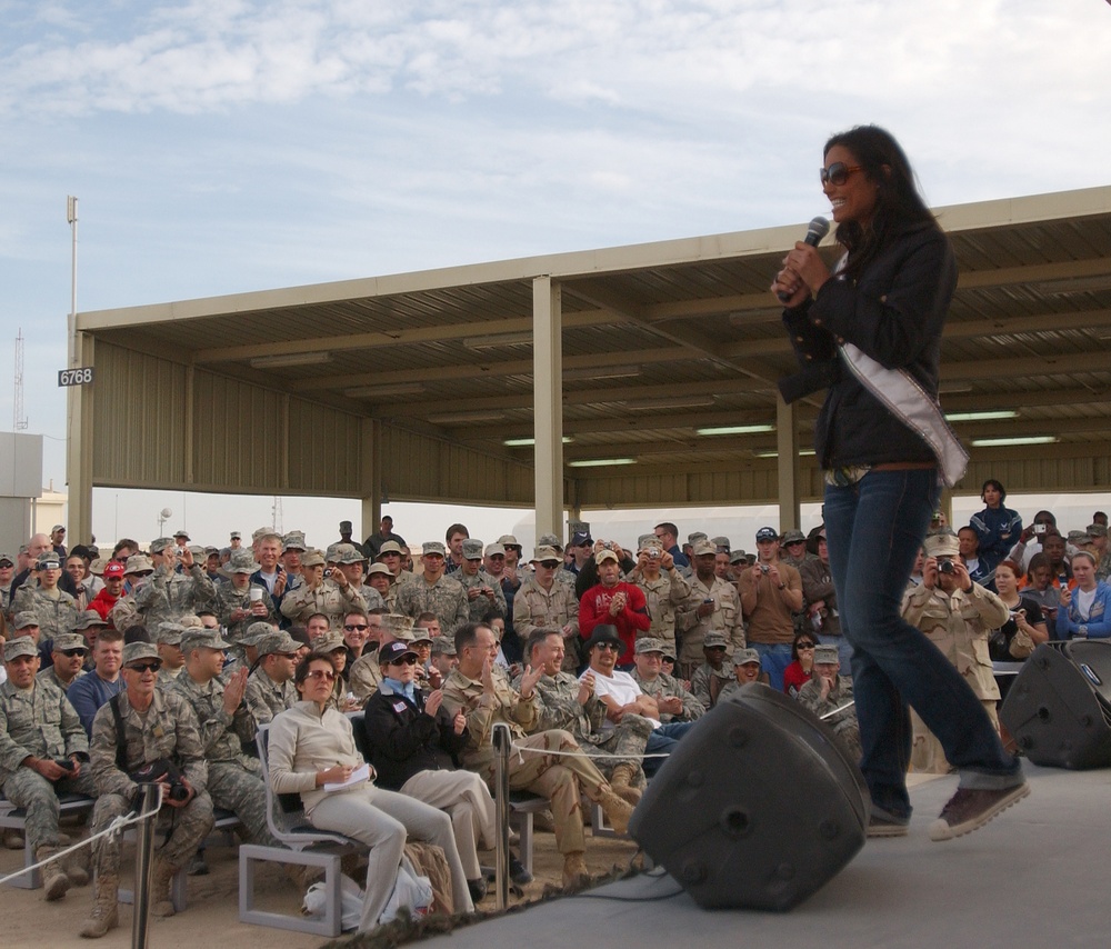 USO Holiday Troops Visit