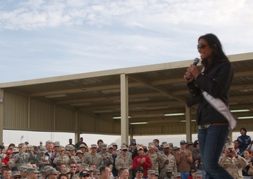 USO Holiday Troops Visit