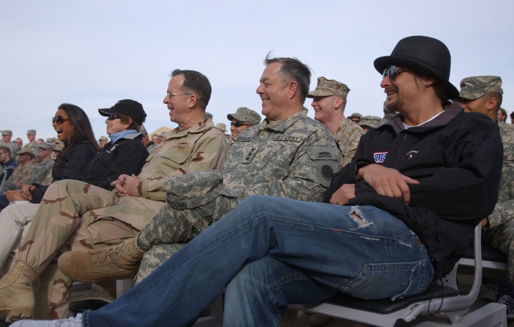 USO Holiday Troops Visit
