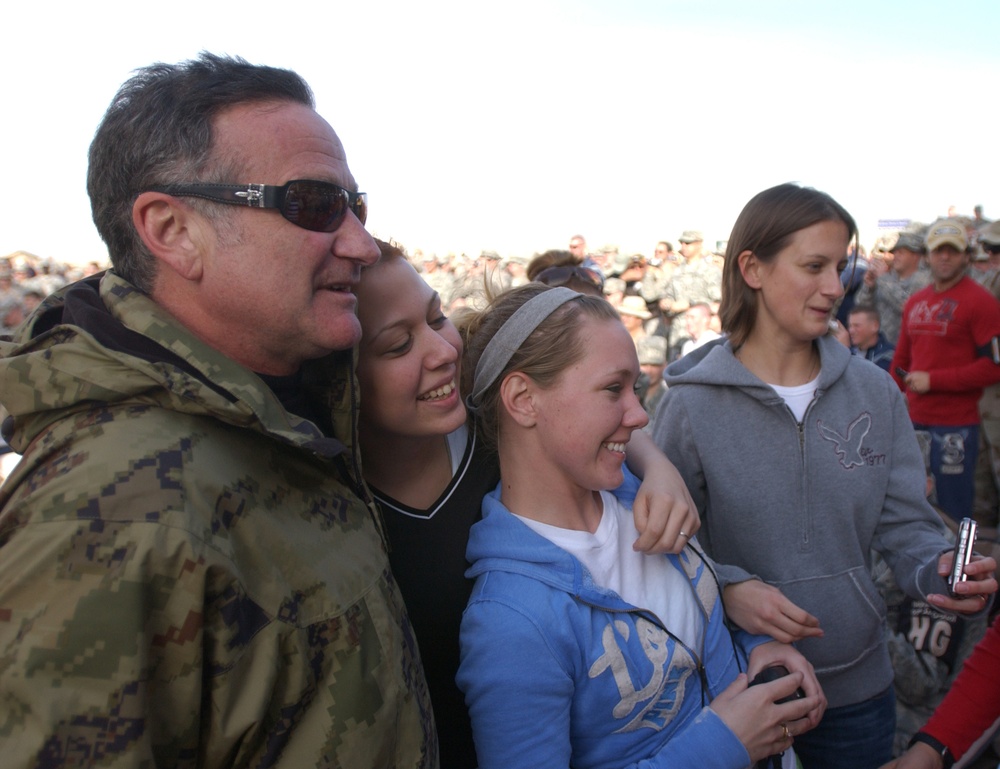 USO Holiday Troops Visit