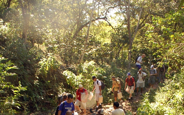 Task Force Volunteers Deliver Food to Honduran Village