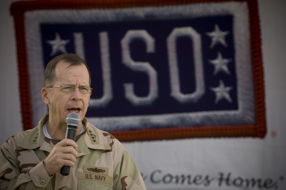 Chairman of the Joint Chiefs of Staff, Navy Adm. Mike Mullen hosts the USO