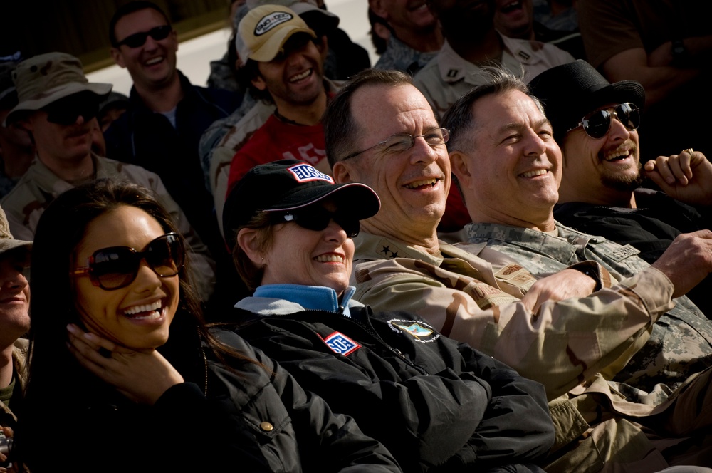 Chairman of the Joint Chiefs of Staff, Navy Adm. Mike Mullen hosts the USO