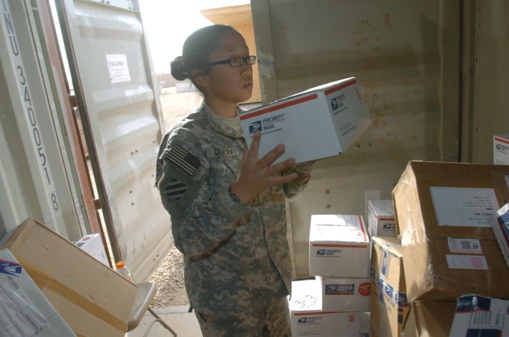 Mail handlers in overdrive to get Christmas packages to Soldiers