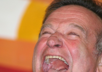 Robin Williams Entertaining Troops in Iraq