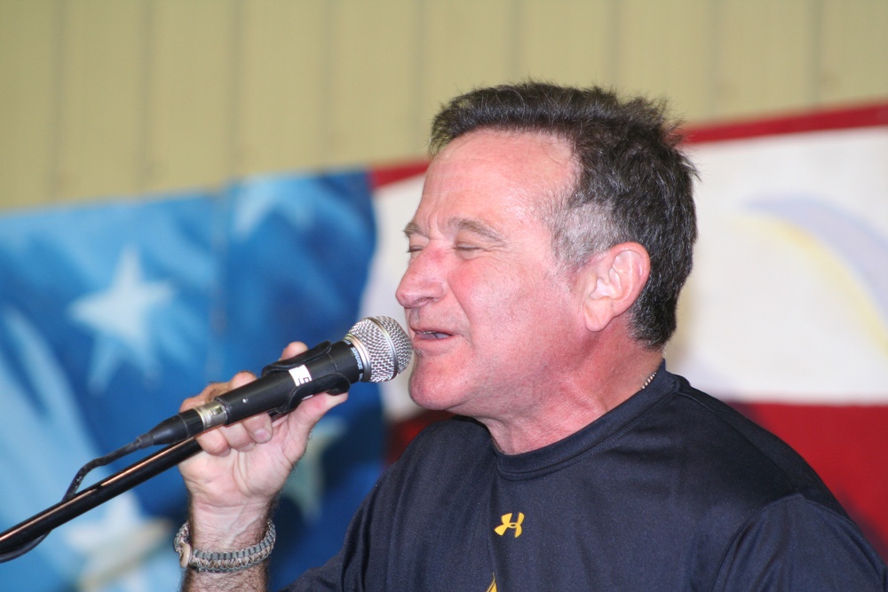 Robin Williams Entertaining Troops in Iraq
