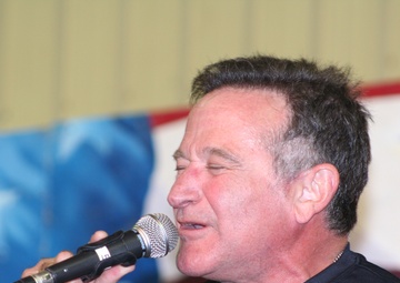 Robin Williams Entertaining Troops in Iraq
