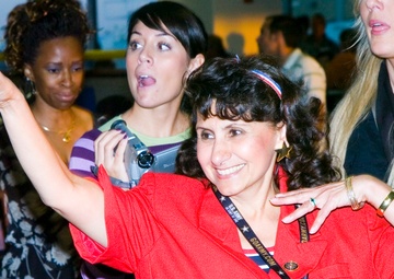 Soldiers greeted at Sacramento International Airport