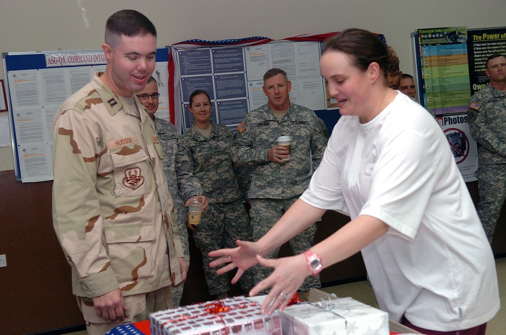 150,000th R&amp;amp;R Soldier in Qatar