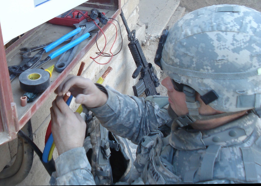 Soldiers light up holiday season