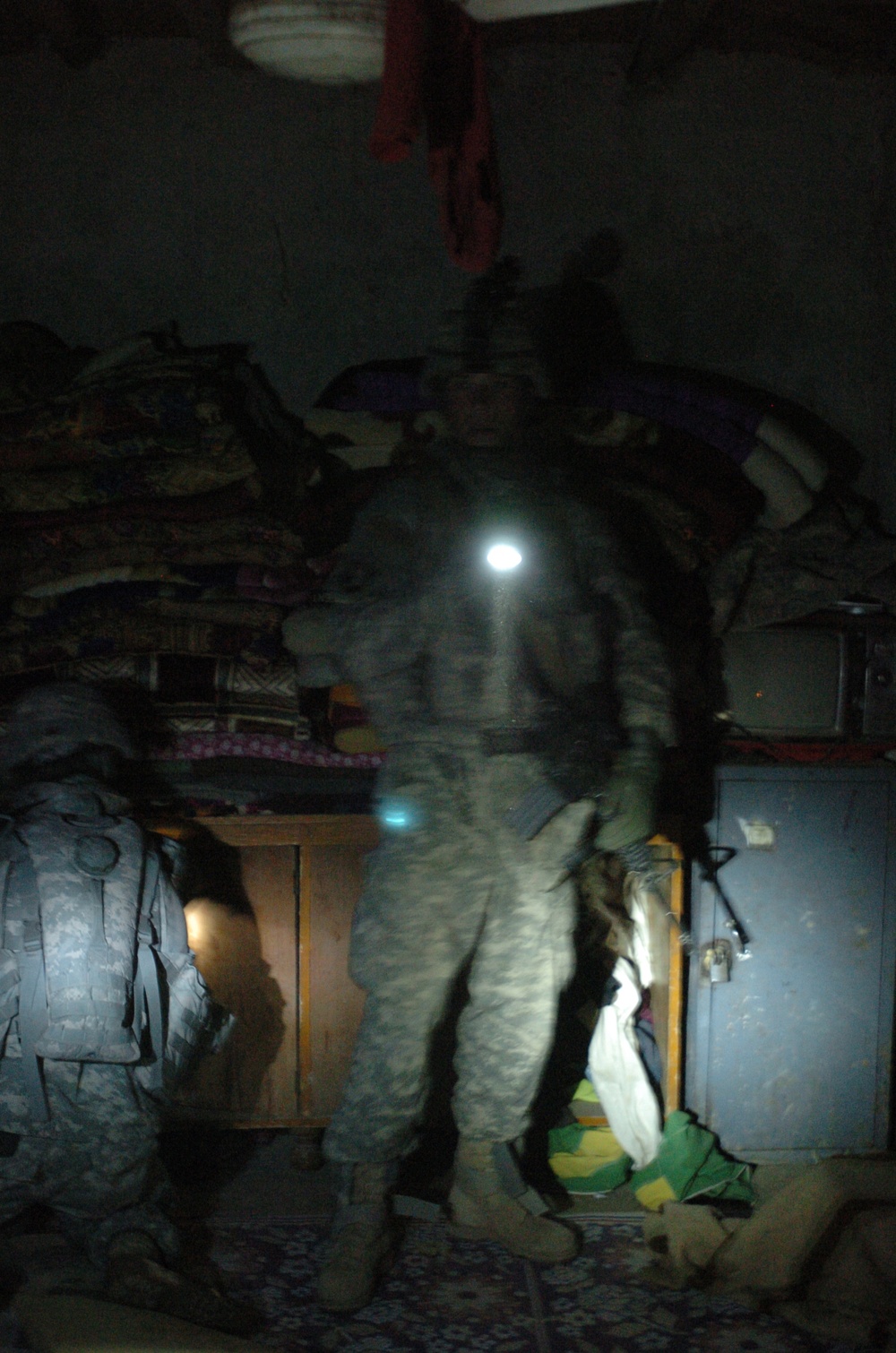 Soldiers conduct night operations