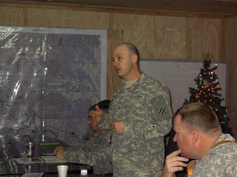 Gen. Petraeus visits Sledgehammer Brigade