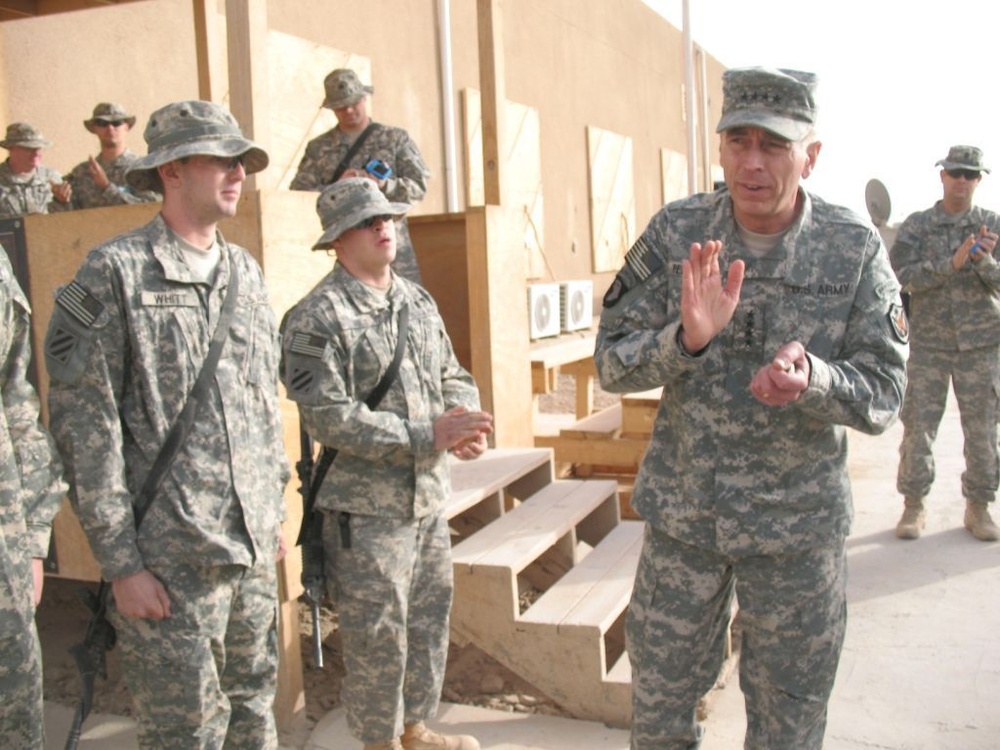 Gen. Petraeus visits Sledgehammer Brigade