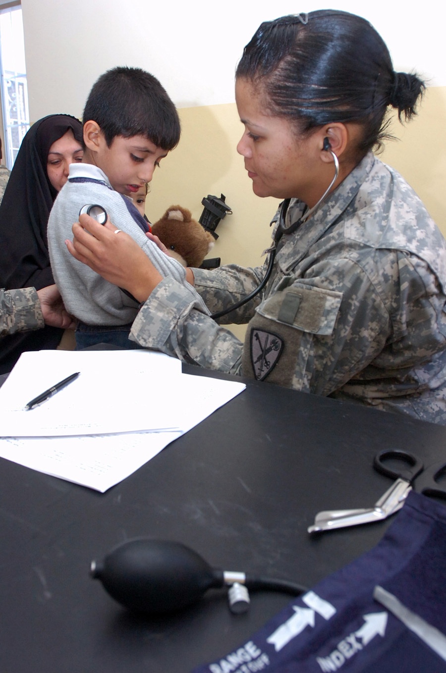 Iraqis receive free medical care