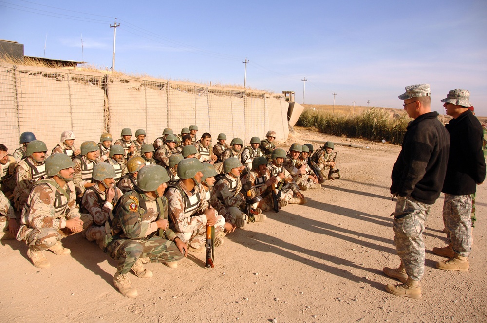 Iraqi 2nd Army Division Soldiers Learn Ambush Techniques