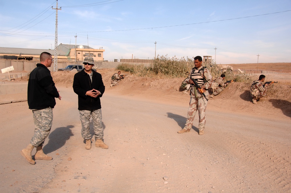 Iraqi 2nd Army Division Soldiers Learn Ambush Techniques