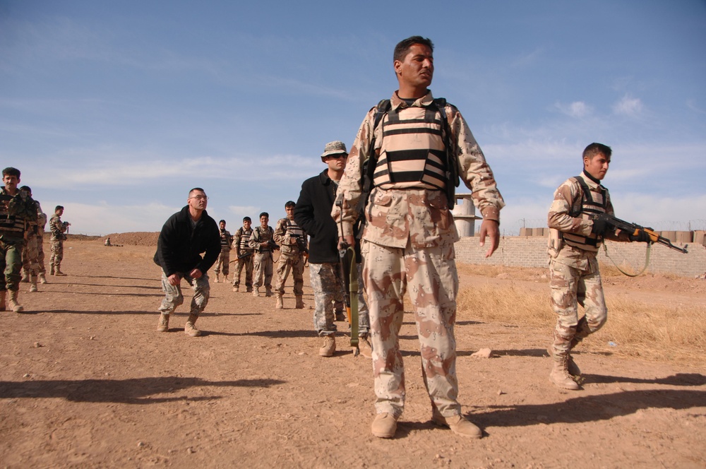 Iraqi 2nd Army Division Soldiers Learn Ambush Techniques