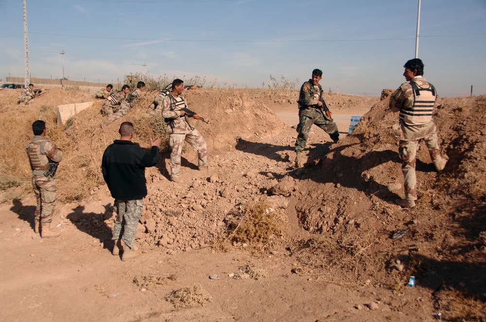 Iraqi 2nd Army Division Soldiers Learn Ambush Techniques