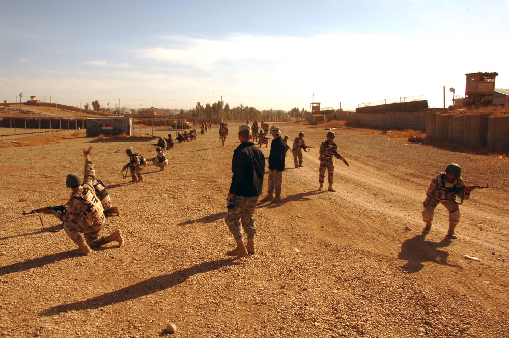 Iraqi 2nd Army Division Soldiers Learn Ambush Techniques