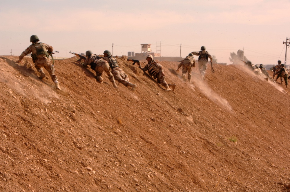 Iraqi 2nd Army Division Soldiers Learn Ambush Techniques