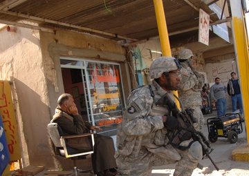 Iraqi Police Badging and Market Dismount