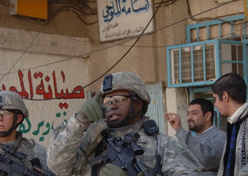 Iraqi Police Badging and Market Dismount