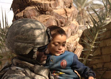 Iraqi Police Badging and Market Dismount