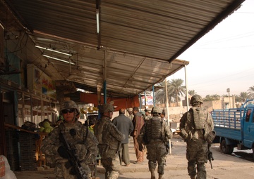 Iraqi Police Badging and Market Dismount