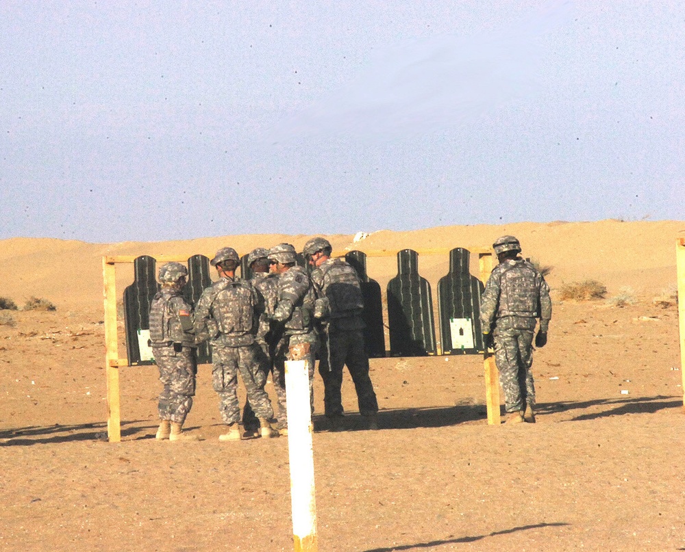 4/10 Soldiers Go to Rifle Range in Kuwait