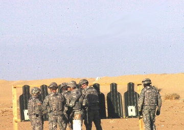 4/10 Soldiers Go to Rifle Range in Kuwait
