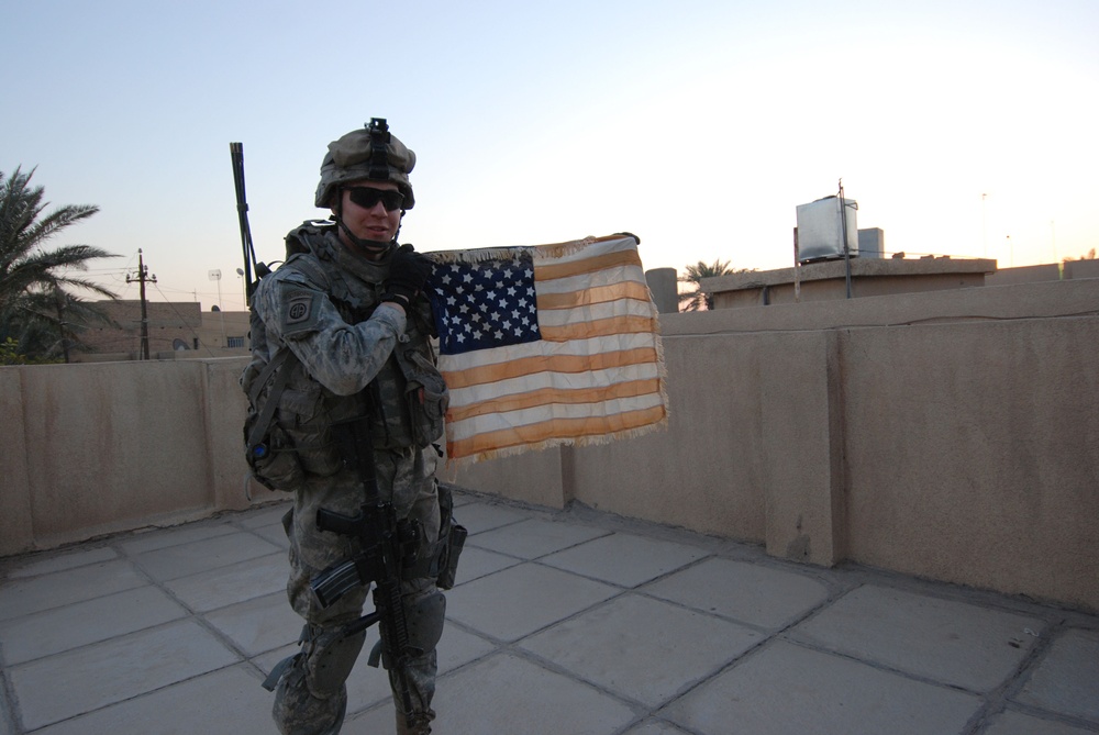 Flag of my Father: Paratrooper keeps flag carried by his dad in Vietnam clo