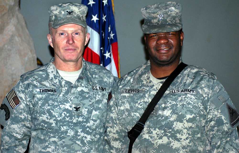 1AD Soldier first to reenlist in 2008