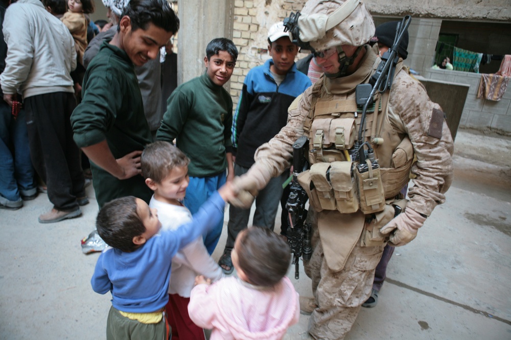 Refugees Receive Marine Presents