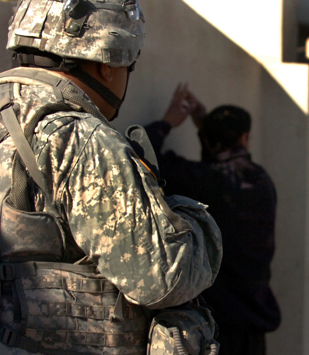 CF detain High Value Target while underfire in Mosul