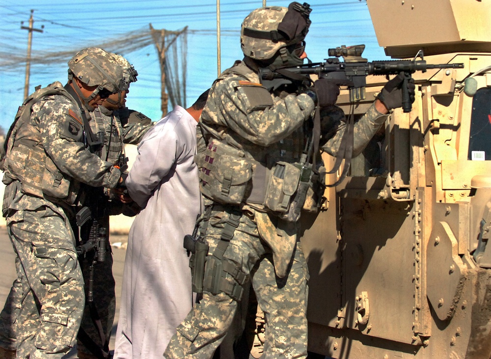 CF detain High Value Target while underfire in Mosul