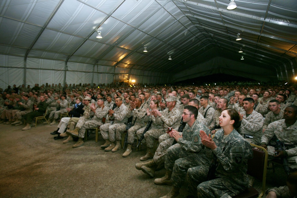 Holiday tour at Camp Al Taqaddum