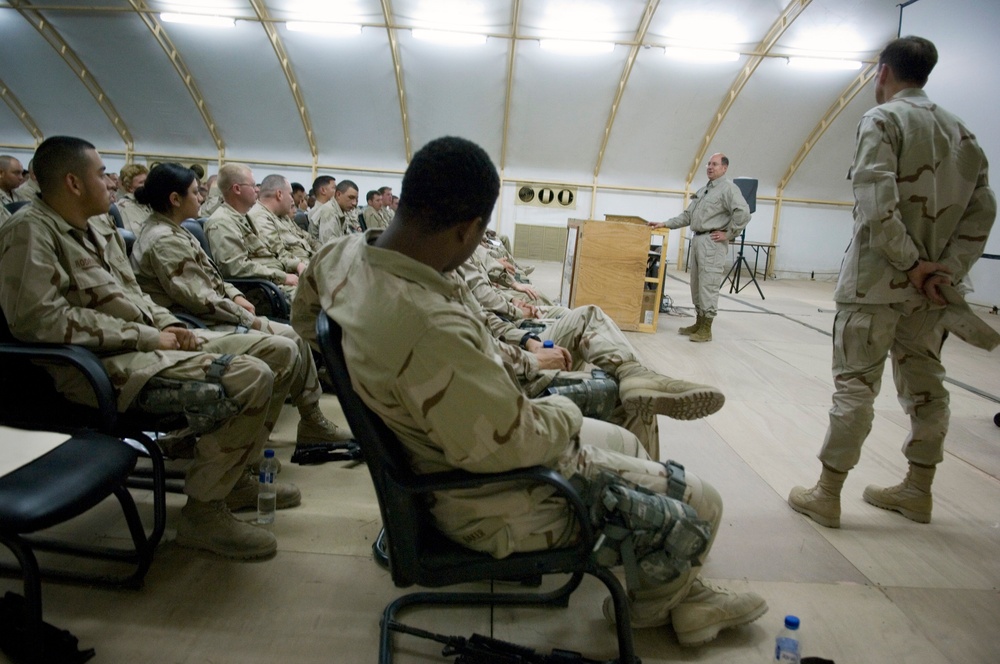 Secretary of the Navy, Donald C. Winter visits troops in Iraq during Thanks