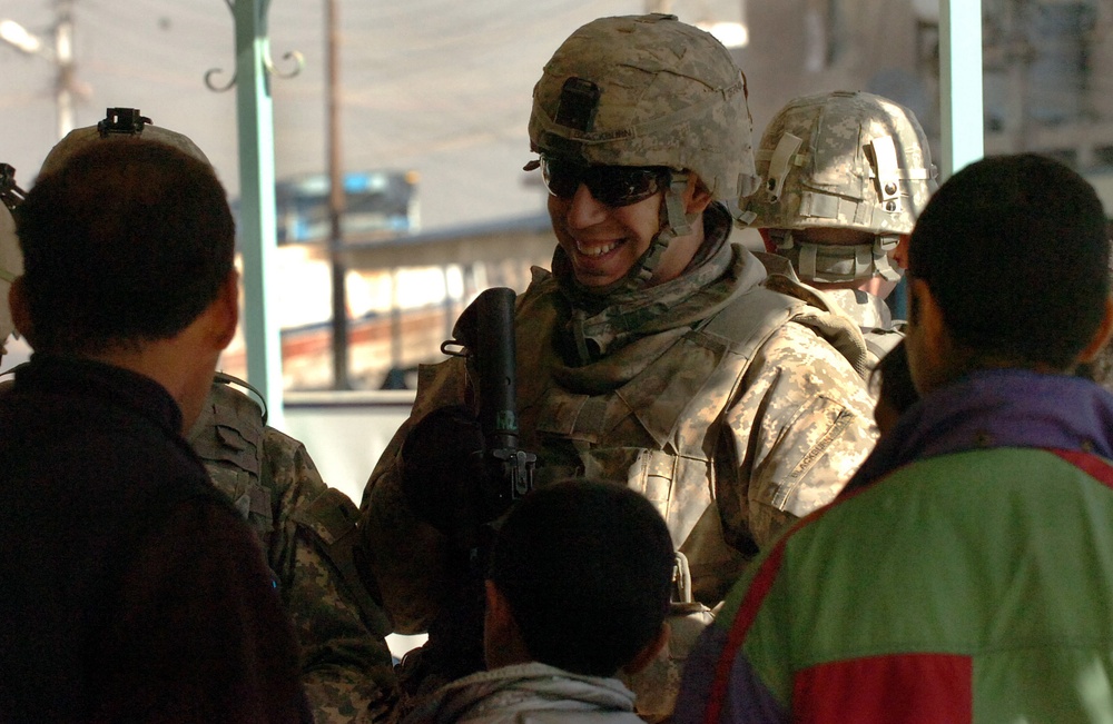 Presence Patrol in Mosul's Tal al-Ramanmarket