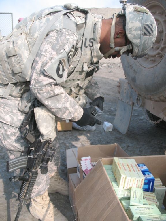 1-10 FA Regt. Soldiers conduct tailgate health clinic