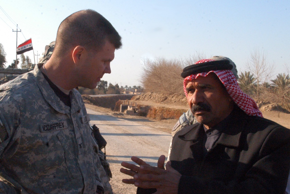Military Leader Makes Personal Visit to Local Leader