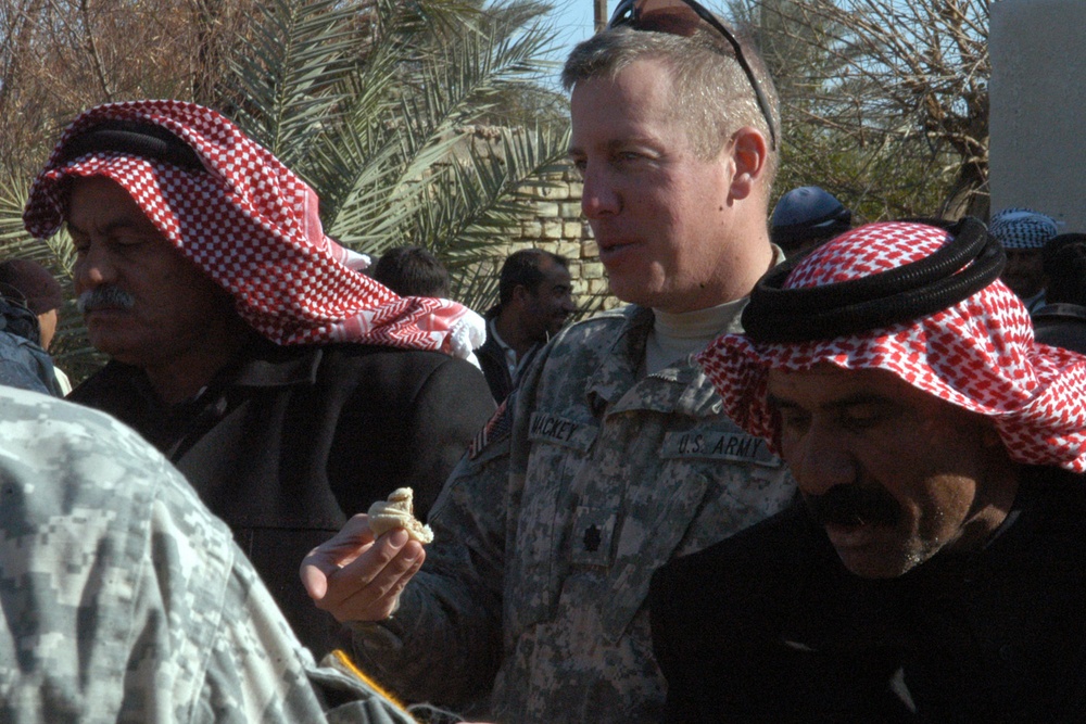 Military Leader Makes Personal Visit to Local Leader