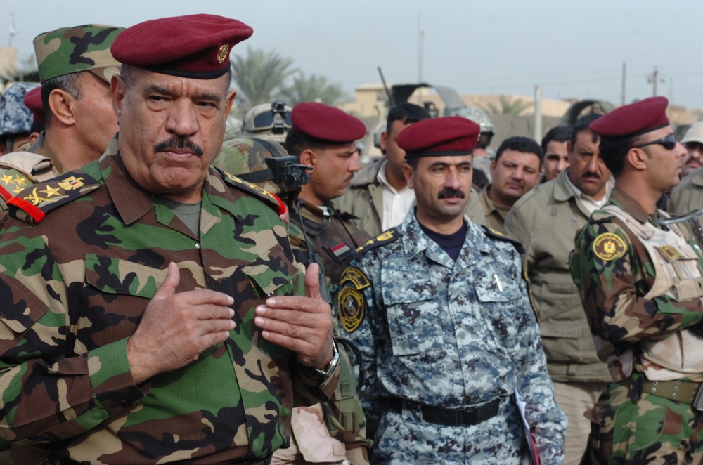 Iraqi Army general visits concerned local citizens in northwest Baghdad
