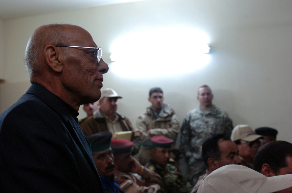 Iraqi Army general visits concerned local citizens in northwest Baghdad