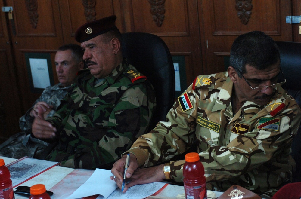 Iraqi Army general visits concerned local citizens in northwest Baghdad