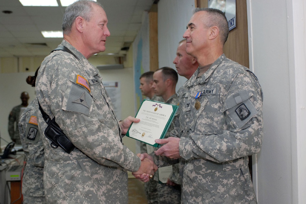 MNC-I Deputy visits Task Force XII: General thanks 'Griffin'
