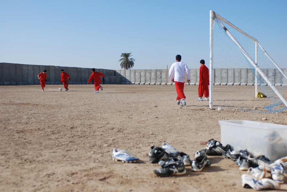 Iraqi juvenile detainees provided educational opportunities