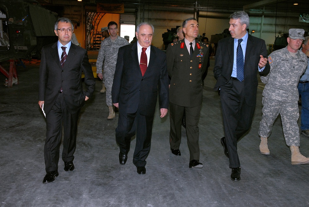 Defense minister of Turkey tours Camp As Sayliyah