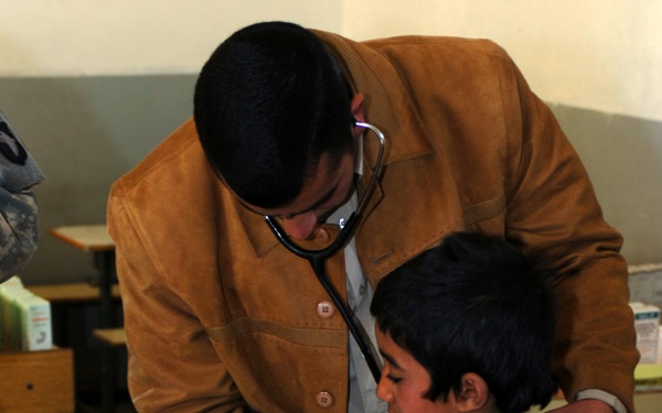 Medical Operation Helps Iraqi School Children, Families