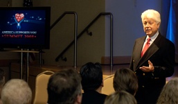 Motivational Speaker Urges Troop-Support Groups to Pursue Passion