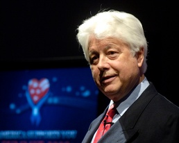 Motivational Speaker Urges Troop-Support Groups to Pursue Passion